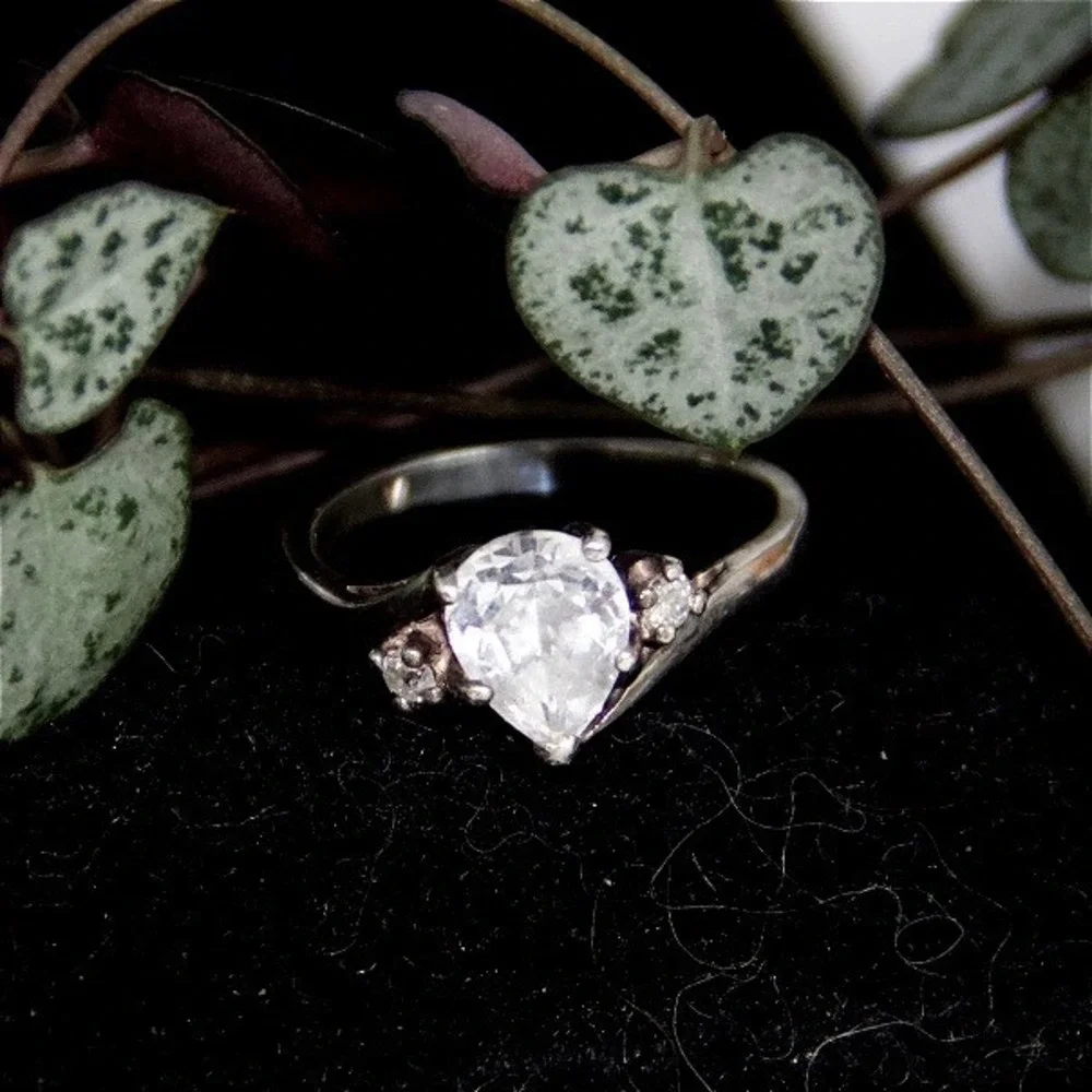 Sterling Silver‎ 925 Pear Cut Cubic Zirconia Bypass Accent Ring Size 5
